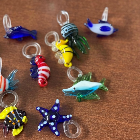 SEA CREATURES, 12 BLOWN CRYSTAL WITH 6 ¼ H x 2 ½ DIAMETER CRYSTAL TREE TO HANG - Picture 14 of 15